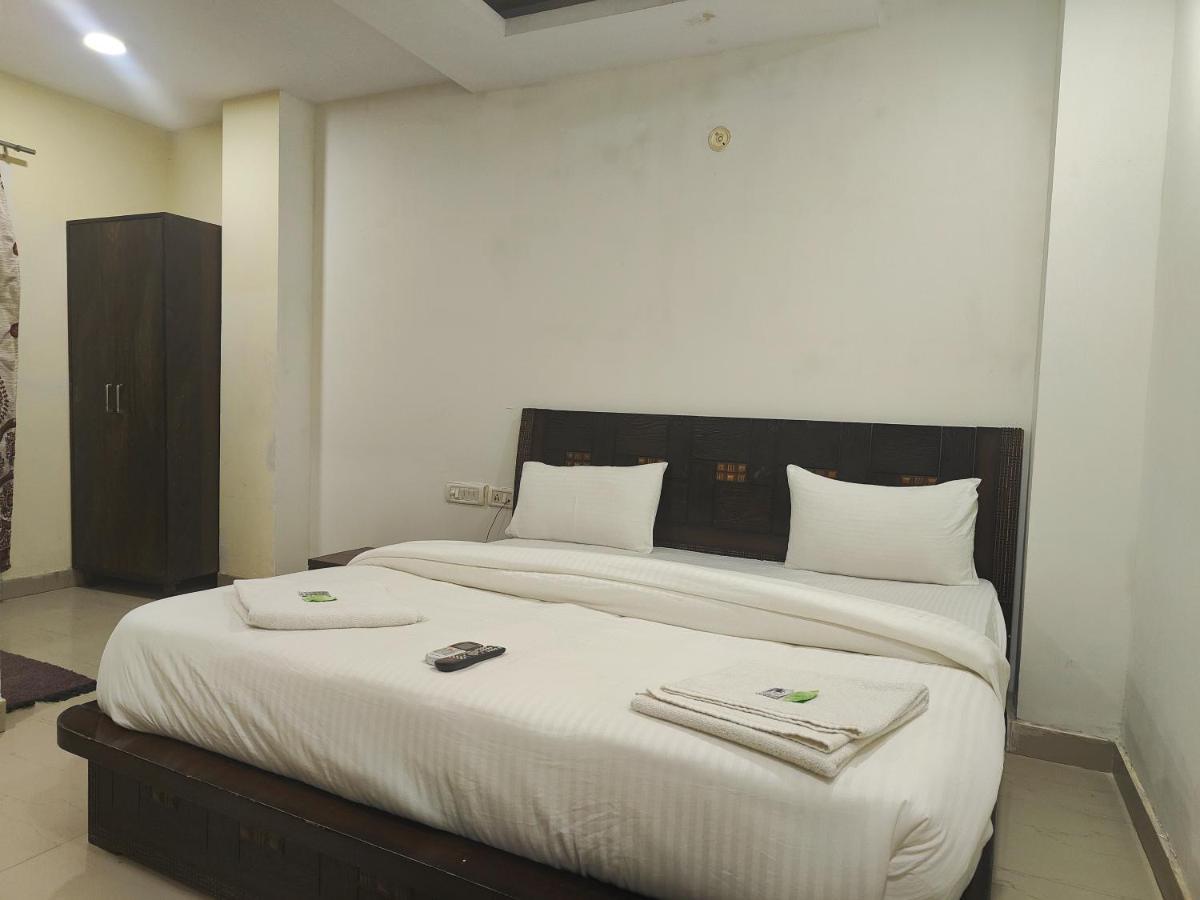 Hotel Apple Villa - New Delhi Exterior photo